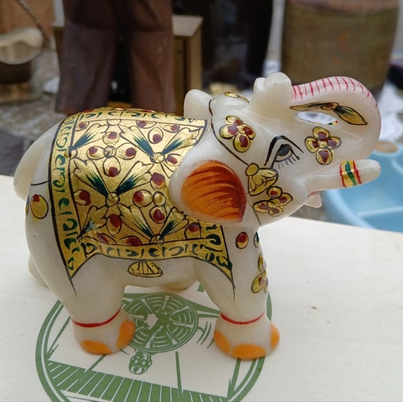 Vintage White Marble Mughal Jeweled Elephant Sculpture Paper Weight. - Picture 6 of 11